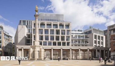 Computer-generated image of Paternoster Square showing King Edward Court with a new rooftop extension behind the Temple Bar Memorial, near St Paul’s Cathedral in the City of London.