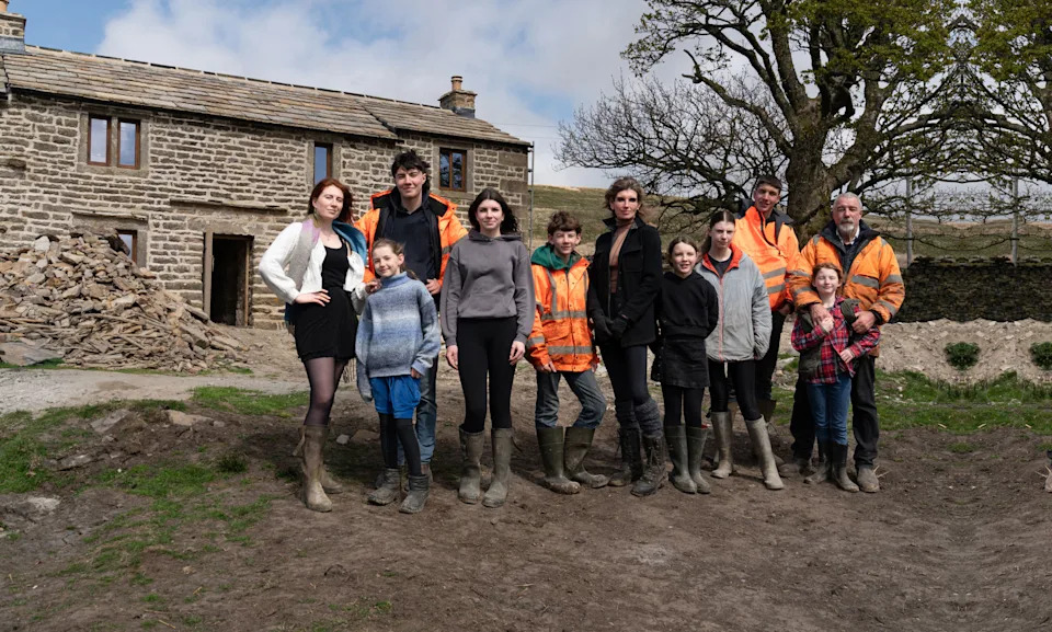 Amanda and Clive Owen share nine children. (Channel 4)