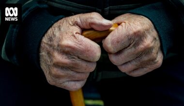 3,100 aged care patients stranded in hospitals as states again press Commonwealth for action