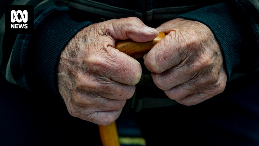 3,100 aged care patients stranded in hospitals as states again press Commonwealth for action
