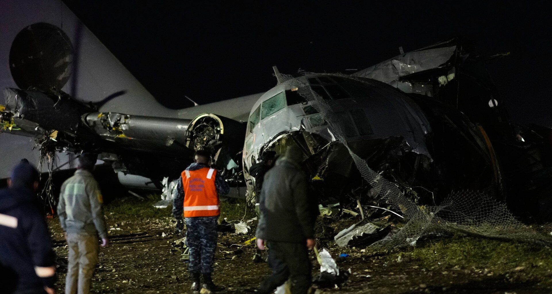 Bolivian military plane carrying banknotes crashes near capital, killing 20 | Aviation News