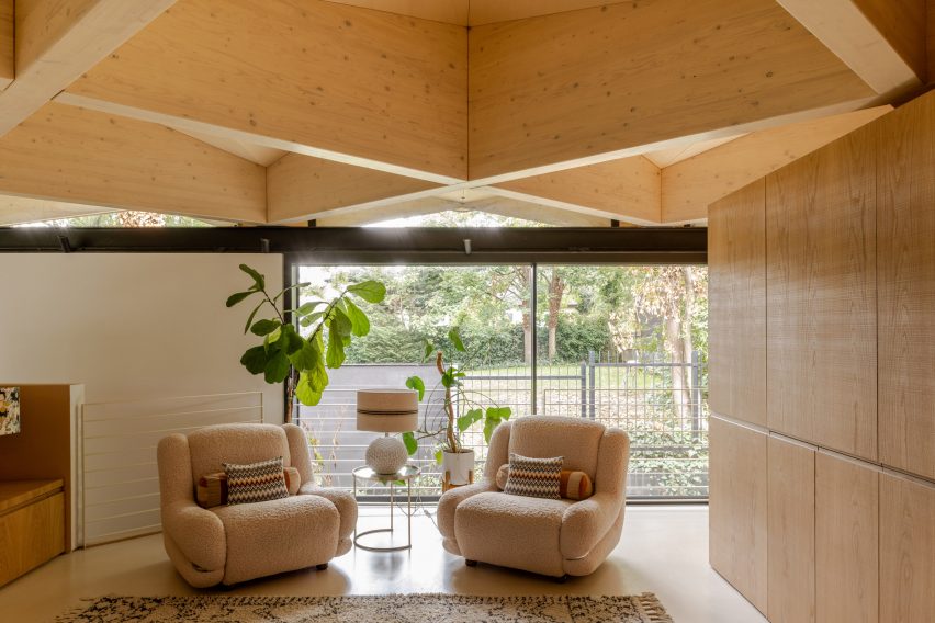 Living room with exposed timber diagrid roof in Arbour House by Andrei Saltykov