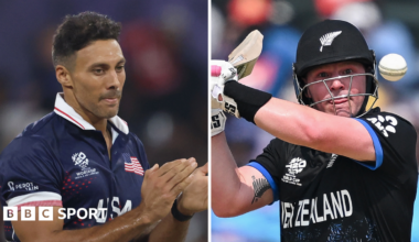 USA's Shadley van Schalkwyk (L) and New Zealand's Tim Seifert (R)