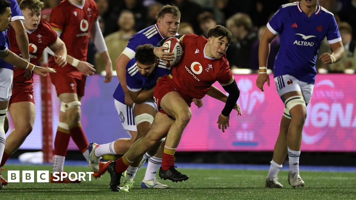 Wales Under-20s scrum-half Sion Davies carries the ball against France