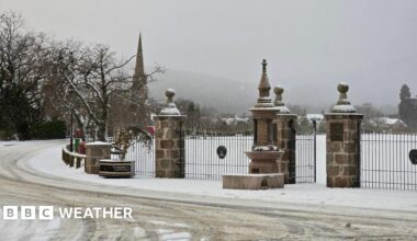 UK Weather: Snow and rain warnings issued as cold snap continues