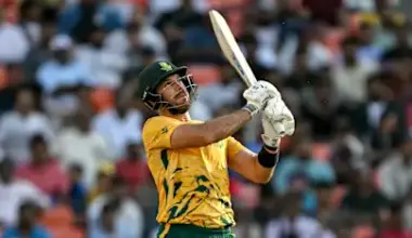 Skipper Markram leads the chase in style