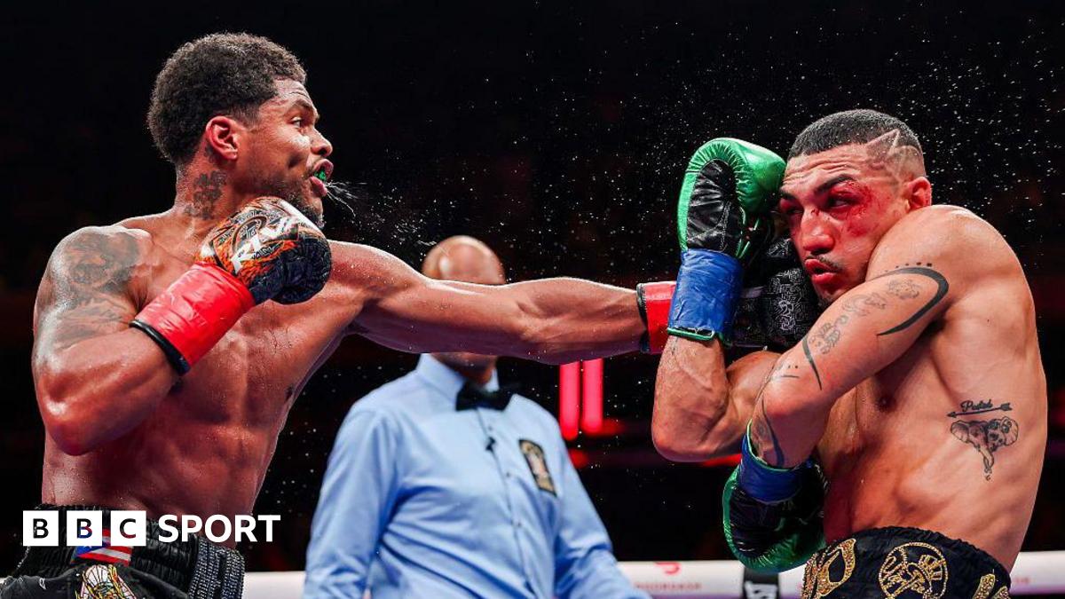Shakur Stevenson punches Teofimo Lopez