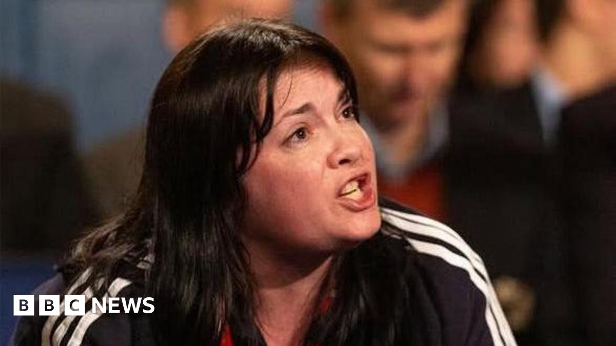 Suzanne Vjestica-Brown has long dark hair and is shouting instructions to a fighter.