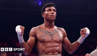 Bilal Fawaz extends his hands in celebration after his win over Junaid Bostan