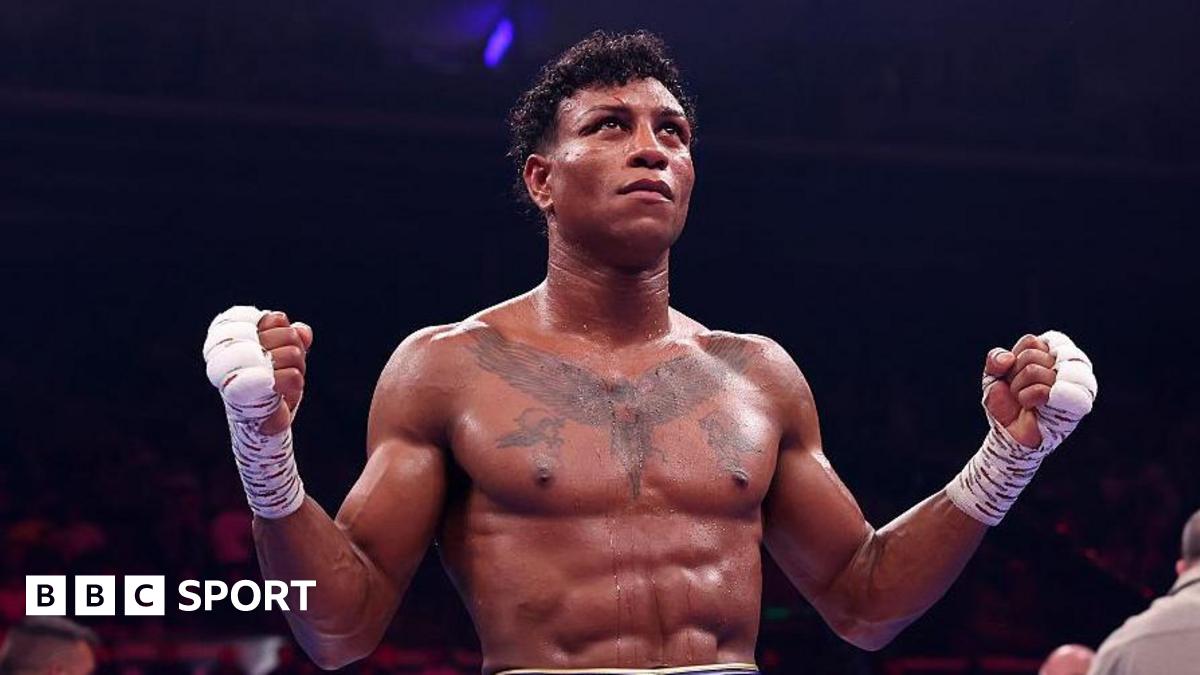 Bilal Fawaz extends his hands in celebration after his win over Junaid Bostan