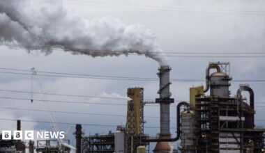 Steam rises from the Syncrude Canada Ltd facility in the Athabasca oil sands near Fort McMurray, Alberta, Canada (file picture)