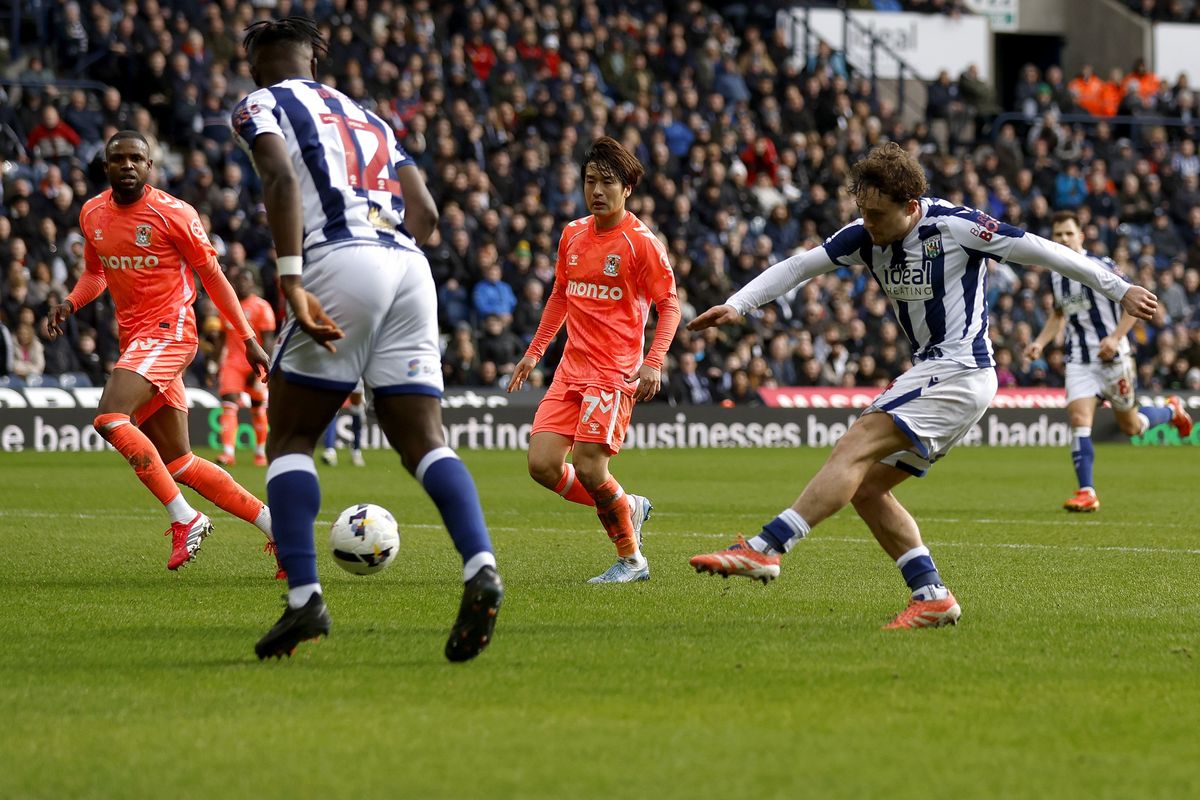 EDITORIAL USE ONLY. No use with unauthorized audio, video, data, fixture lists, club/league logos or 'live' services. Online in-match use limited to 120 images, no video emulation. No use in betting, games or single club/league/player publications