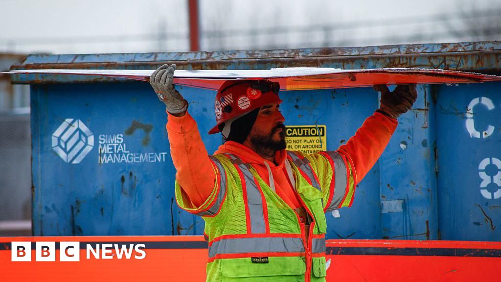 US economy slows in final months after turbulent year - BBC