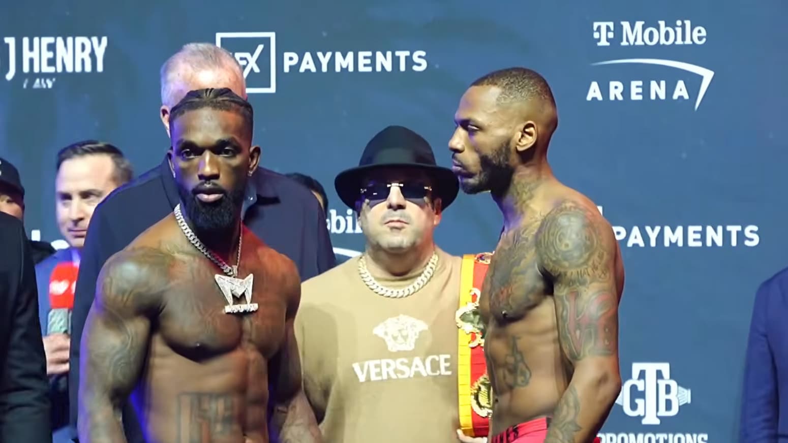 Image: Frank Martin Held To Draw After Chaotic 10th Round vs. Nahir Albright