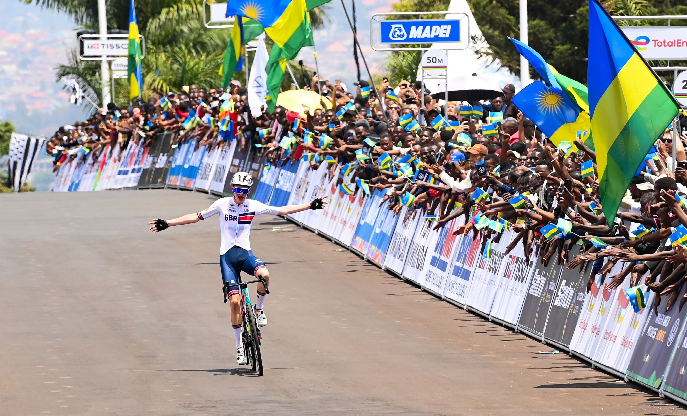 Harry Hudson crosses the line, arms outstretched, at the 2025 Rwanda World Champs