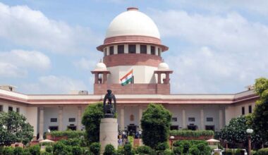 Cricket bodies should have ex-cricketers, not those who do not know how to hold a bat: SC