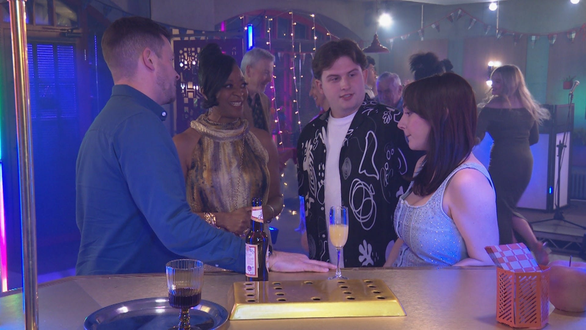 embargo 17022026 darren osborne, pearl anderson, charlie dean and frankie osborne in hollyoaks