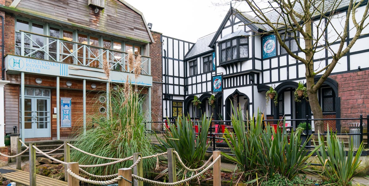 Hollyoaks updates fans on set tours