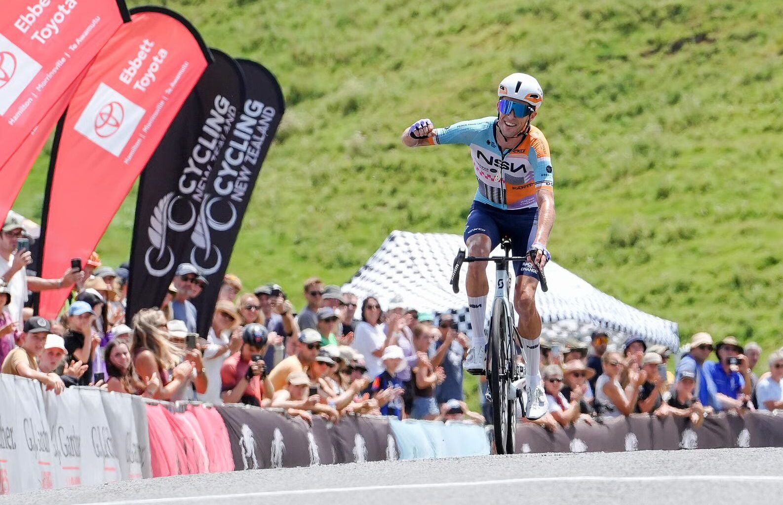 George Bennett wins the New Zealand national road race title