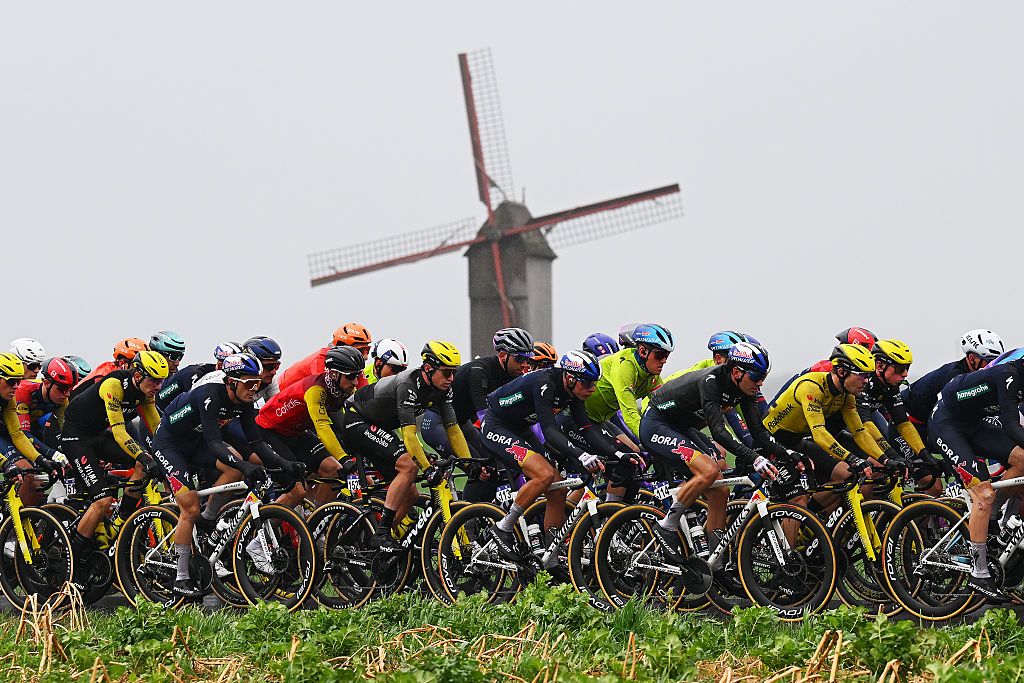 NIVONE, BELGIUM - FEBRUARY 28: (L-R) Laurence Pithie of New Zealand, Mick van Dijke of Netherlands and Team Red Bull - BORA - hansgrohe and a general view of the peloton competing during the 21st Omloop Het Nieuwsblad 2026, Men&amp;apos;s Elite a 207.2km one day race from Ghent to Ninove / #UCIWT / on February 28, 2026 in Ninove, Belgium. (Photo by Tim de Waele/Getty Images)