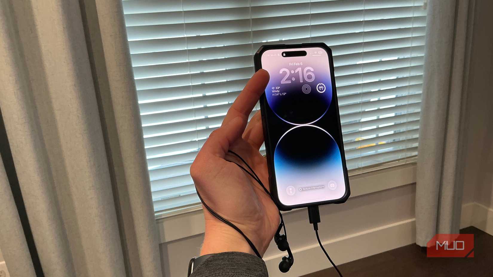 iphone 16 pro max with wired headphones