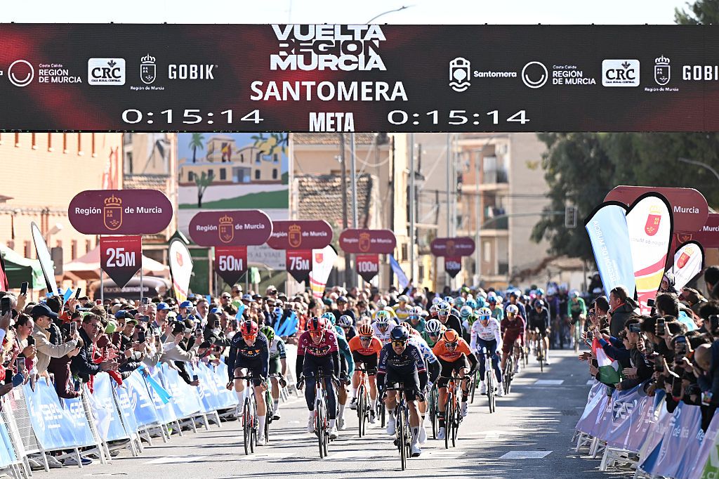 Vuelta a Murcia: riders complete the neutralised stage