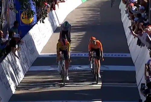 Sprint between Ayuso and Onley at the Volta ao Algarve stage 7
