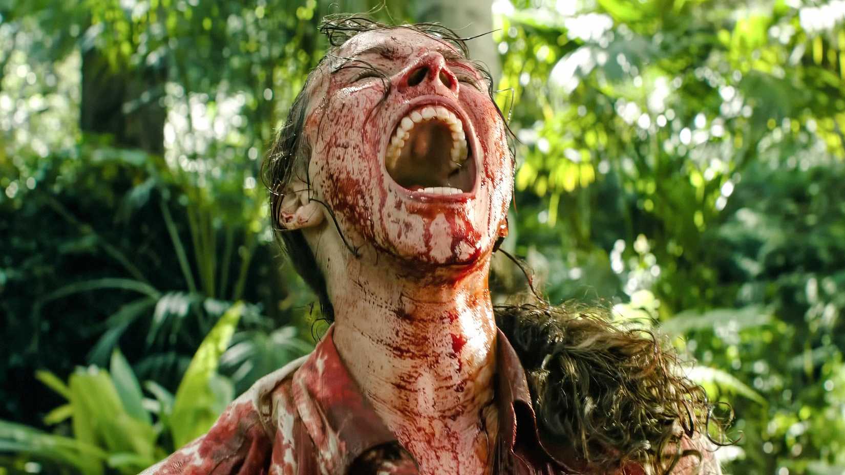 Rachel McAdams as Linda roars while covered in blood in Send Help