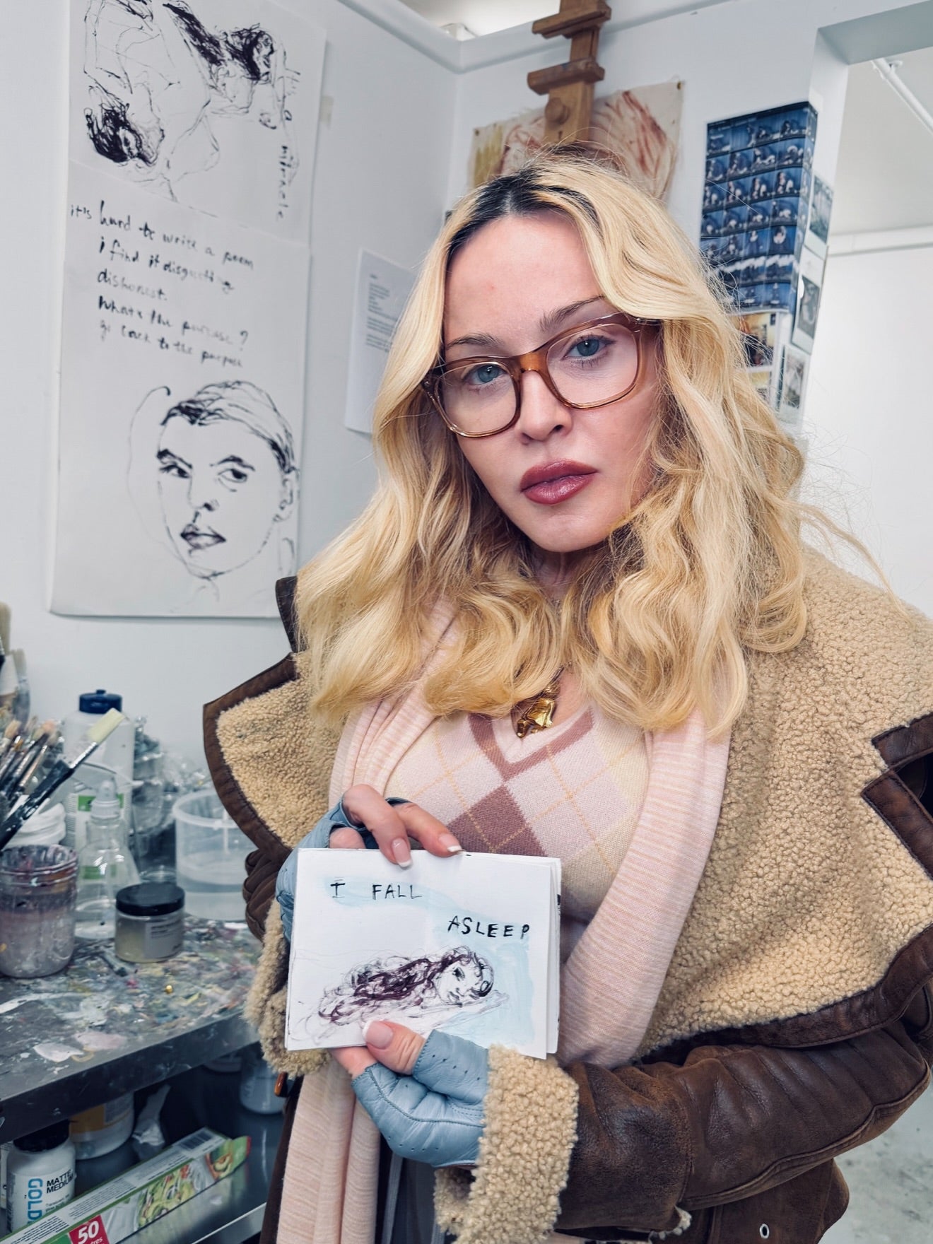 The singer leant her support to the local art scene