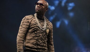 Floyd Mayweather files multimillion-dollar lawsuit against Showtime, Stephen Espinoza