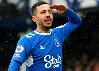 Dwight McNeil's move to Crystal Palace collapses