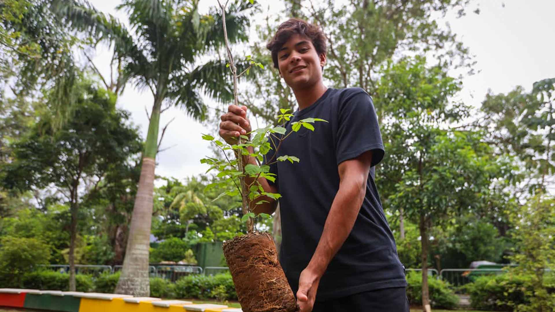 Guto Miguel plants a tree in Rio de Janeiro.