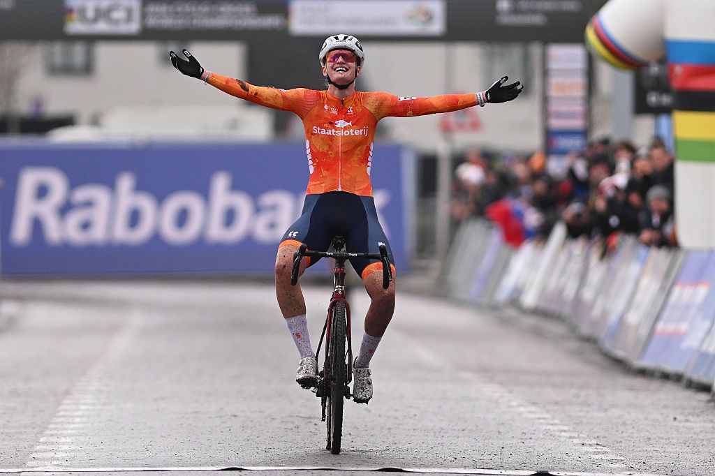 HULST, NETHERLANDS - FEBRUARY 01: Leonie Bentveld of Netherlands celebrates at finish line as race winner during 77th UCI Cyclo-Cross World Championships 2026 - Women&amp;apos;s U23 / #UCIWWT / on February 01, 2026 in Hulst, Netherlands. (Photo by Luc Claessen/Getty Images)