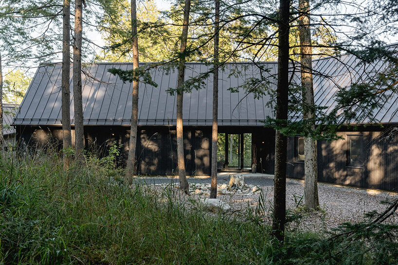 paul bernier architecte fragments residence on quebec's lake brompton into three wings