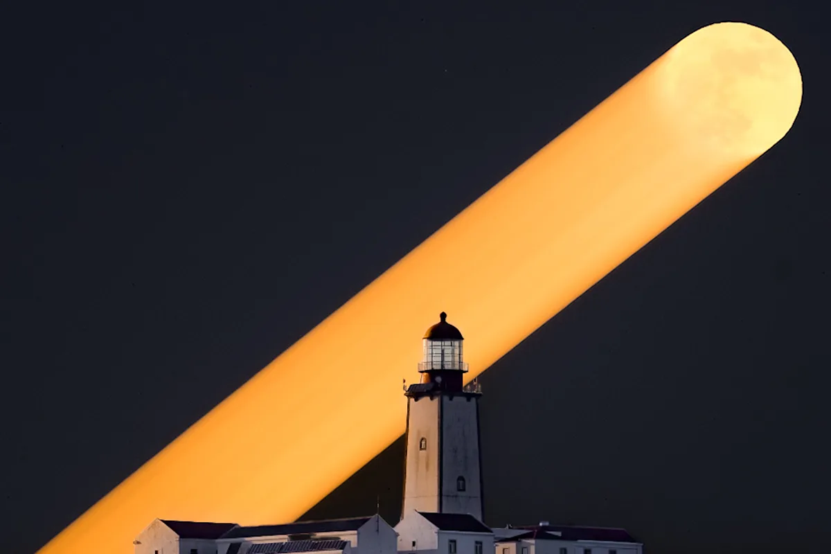 Moon trail over Berlenga lighthouse near Peniche, Portugal, July 2025. Credit: Ricardo Santos