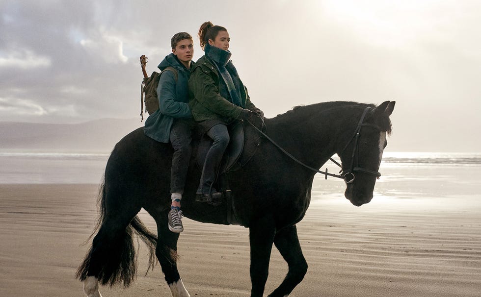 roman griffin davies, maisie williams, 500 miles