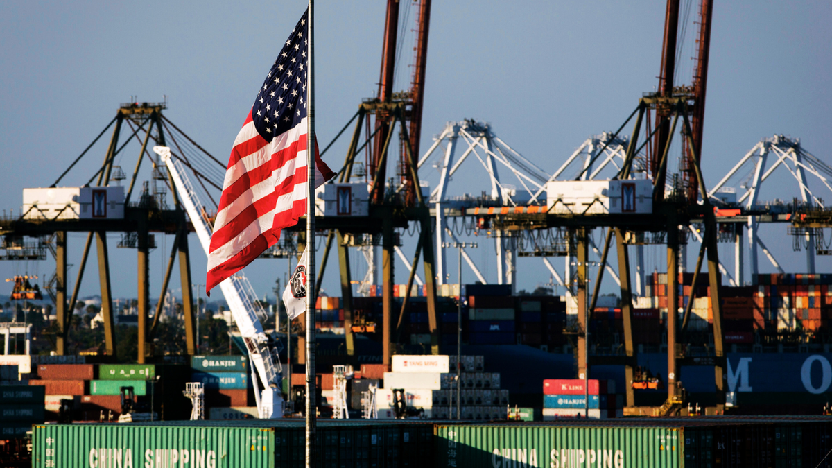 Candidates from both parties have made the economy a central theme of their midterm campaigns.