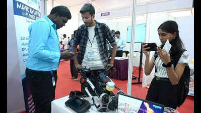 Tech-based dry cleaners, kiosk to take quick printouts