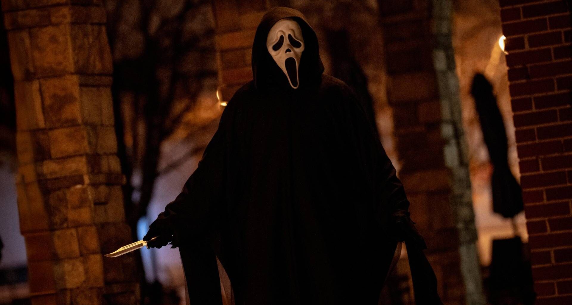 Ghostface holding a knife in Scream 7