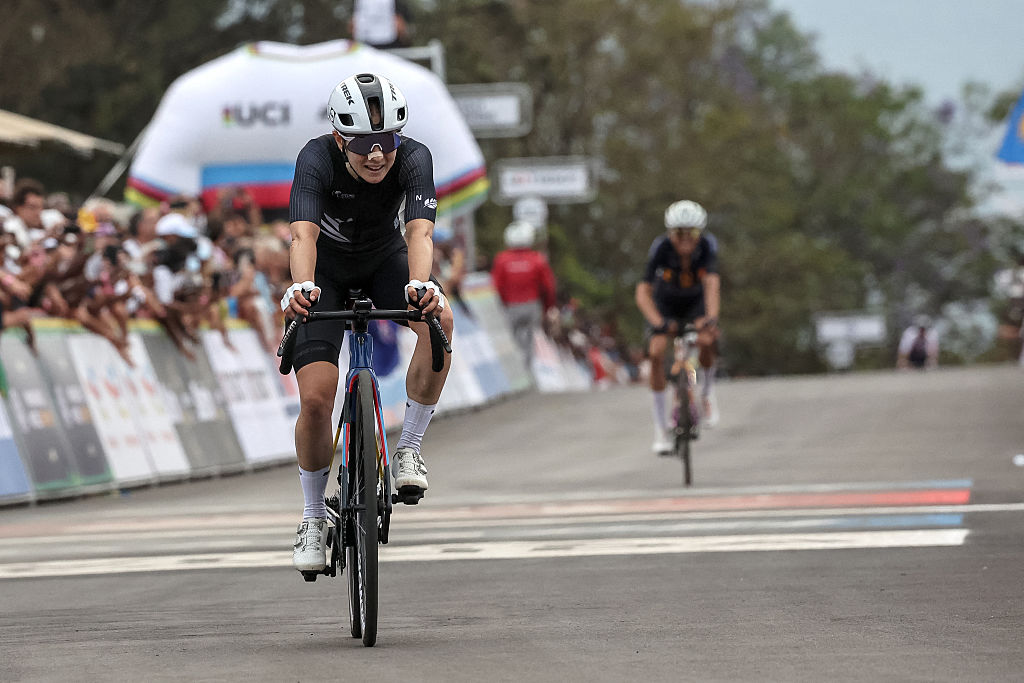 2025 Road World Championships: Fisher-Black takes silver in the elite women's road race