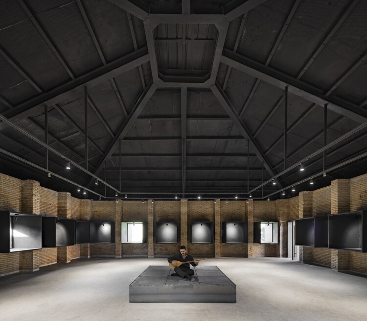 Wall-Less Gallery / Sepide Elmi - Interior Photography, Lighting