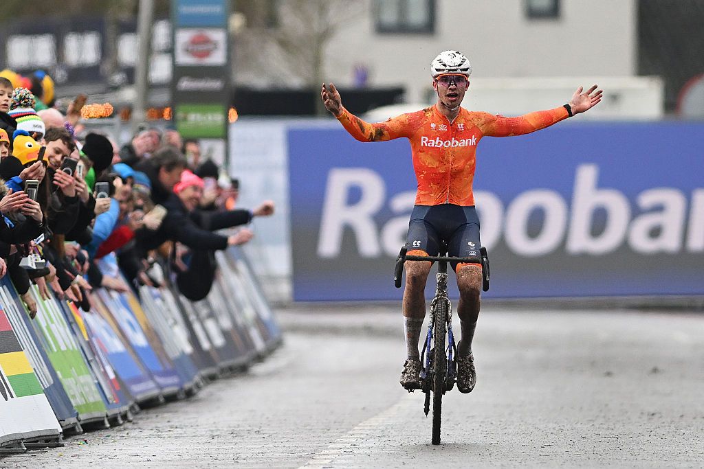 HULST, NETHERLANDS - FEBRUARY 01: Delano Heeren of Netherlands celebrates at finish line as race winner during 77th UCI Cyclo-Cross World Championships 2026 - Men&amp;apos;s Junior / #UCIWT / on February 01, 2026 in Hulst, Netherlands. (Photo by Luc Claessen/Getty Images)
