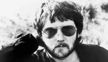 Gerry Rafferty posing for a photograph in the 1970s