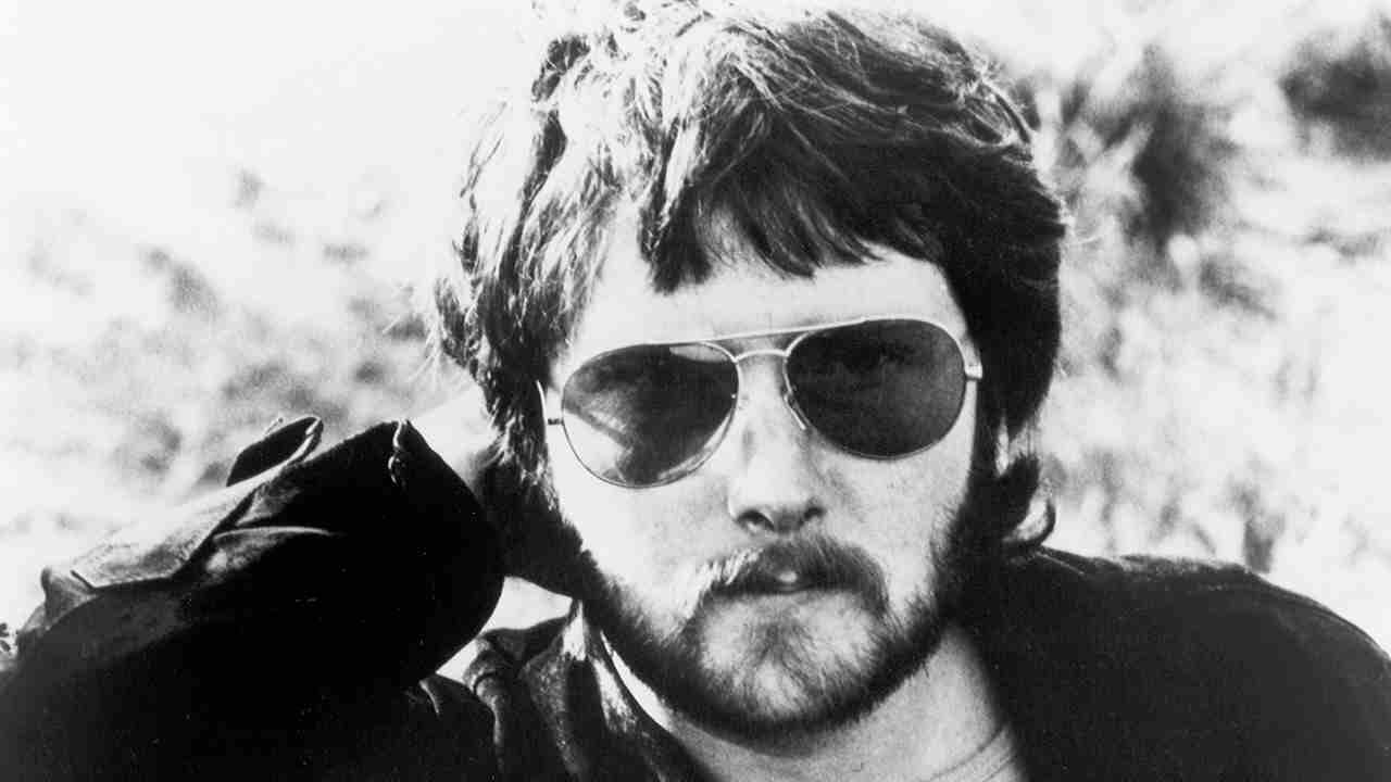 Gerry Rafferty posing for a photograph in the 1970s