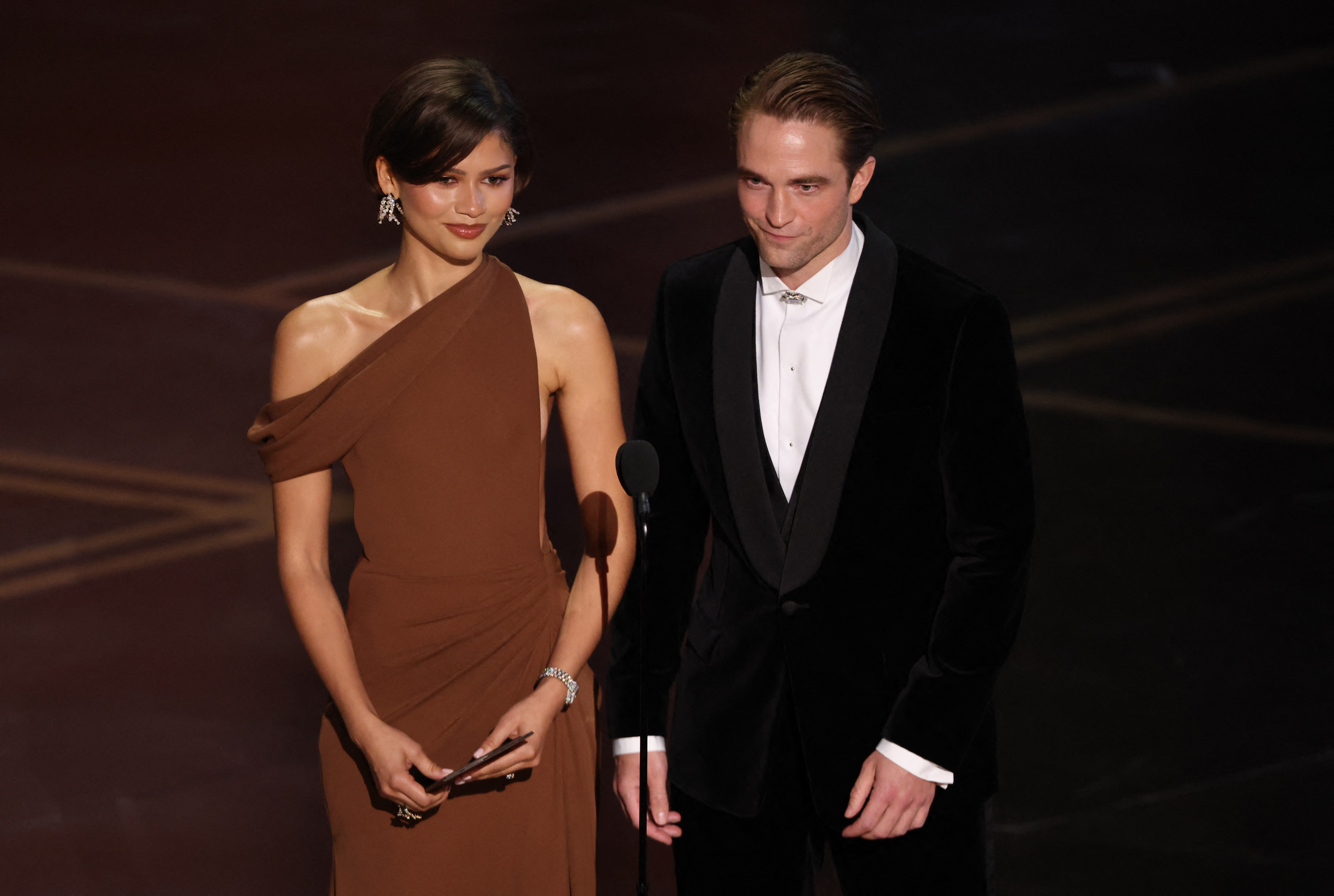Zendaya and Robert Pattinson present best director