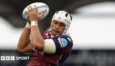 Temo Matiu catching the ball at a line-out