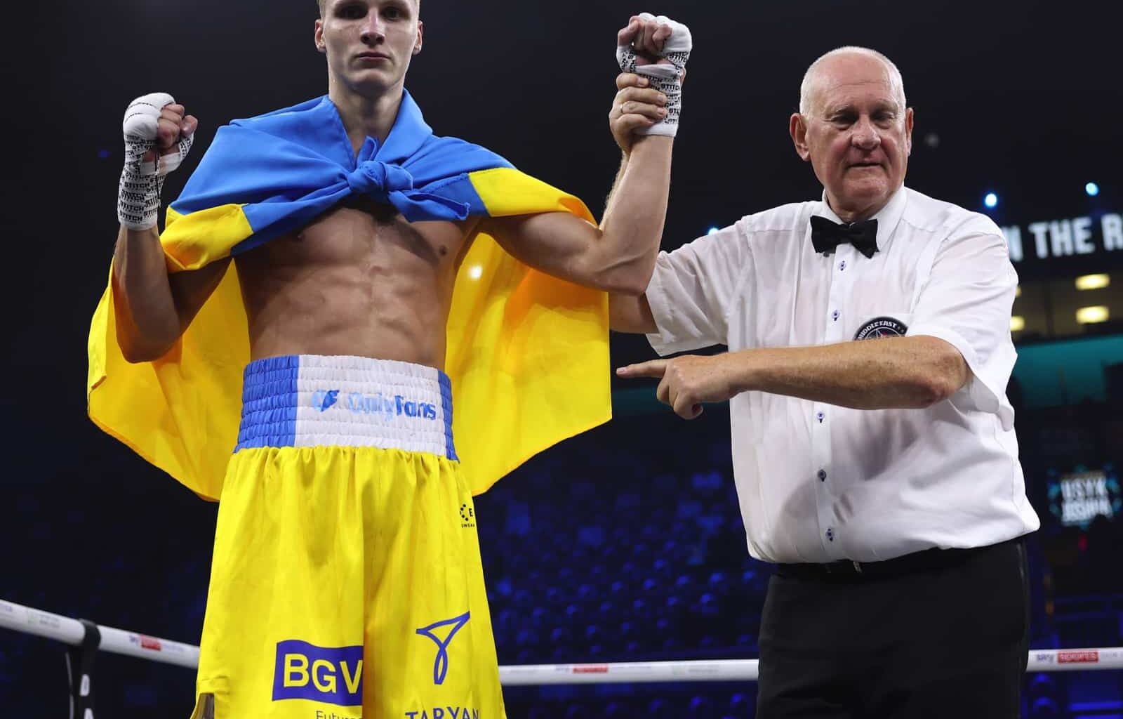 Image: Daniel Lapin Scores First-Round KO as Usyk, Joshua Watch in Ukraine