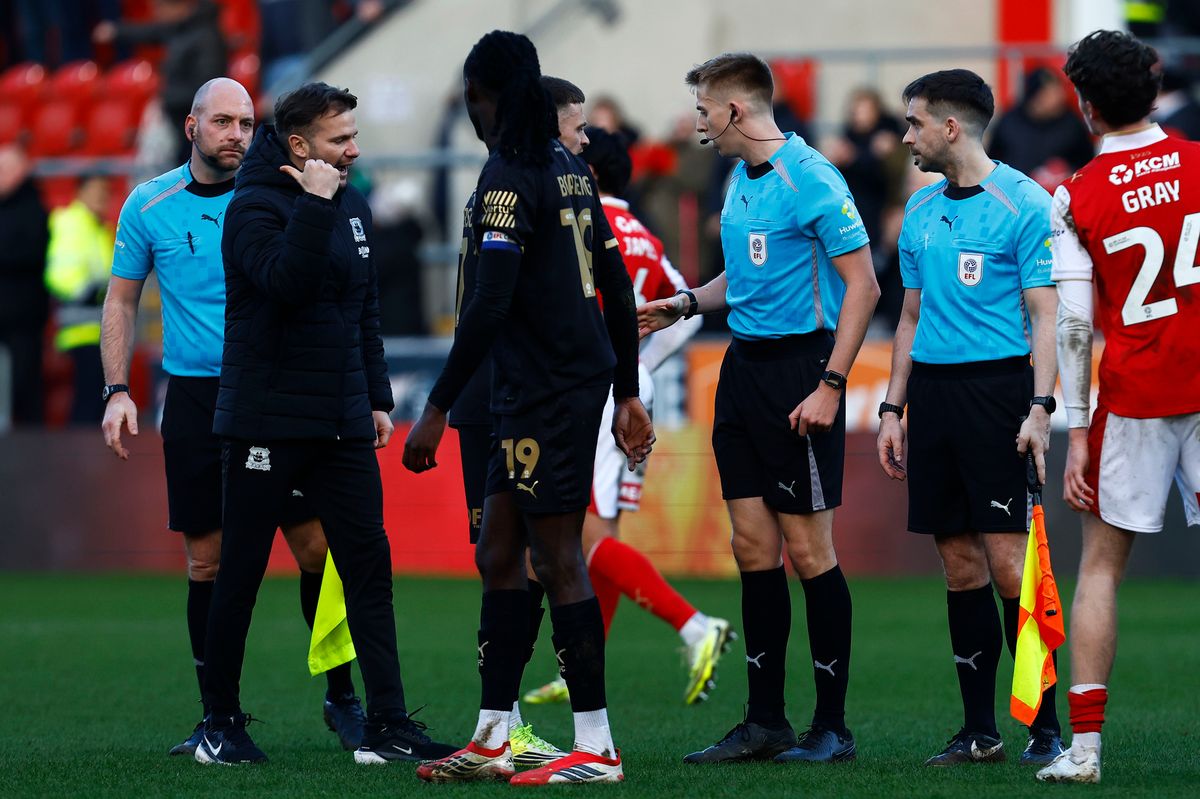 Tom Cleverley, head coach of Plymouth Argyle is unhappy with referee Zac Kennard-Kettle following the EFL League One match between Rotherham United and Plymouth Argyle at The Aesseal New York Stadium Stadium on 28 February 2026 in Rotherham, England (Photo by Steve Taylor/PPAUK)