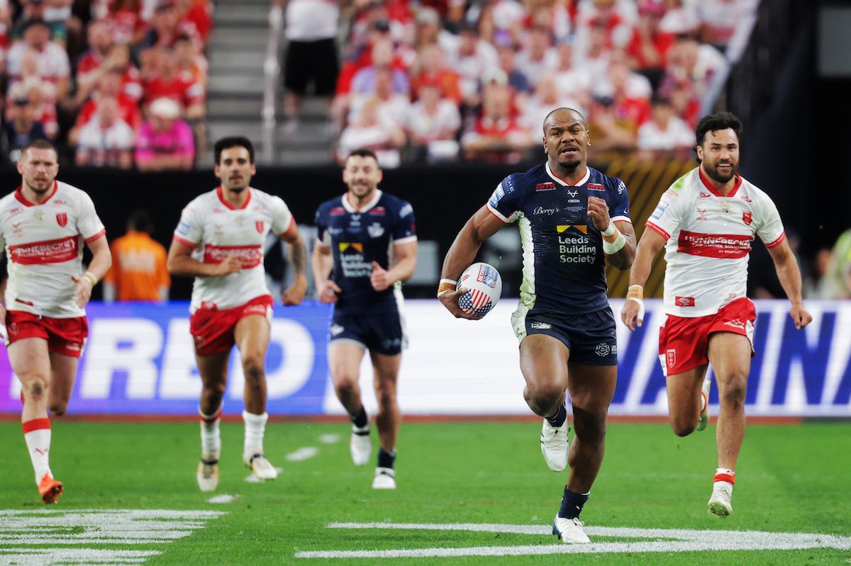 Maika Sivo of Leeds breaks through the Hull KR defence