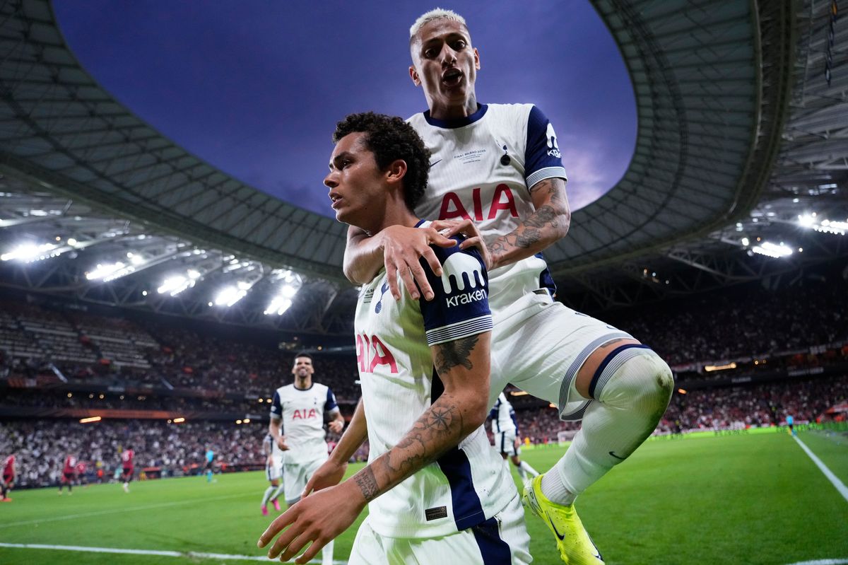 Brennan Johnson and Richarlison celebrate during the Europa League final